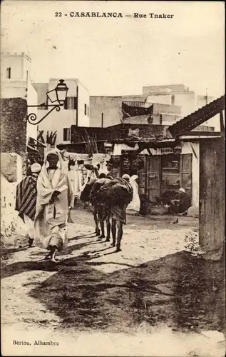Ak Casablanca Marokko, Rue Tnaker, Straße im Ort, Marokkaner