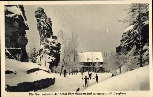 Ak Ehrenfriedersdorf im Erzgebirge, Die Greifensteine mit Berghaus, Winter, Skifahrer