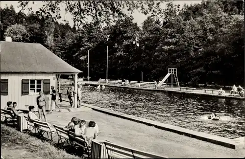 Ak Falkenau Flöha in Sachsen, Naturbad, Badegäste, Schwimmbecken