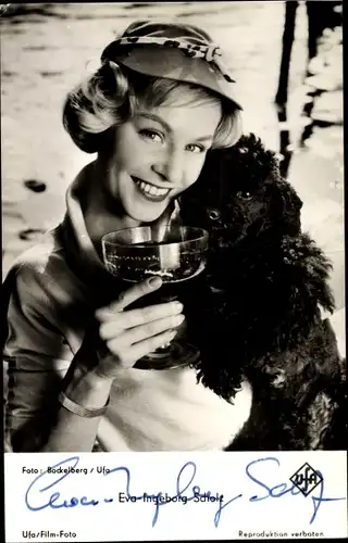 Ak Schauspielerin Eva Ingeborg Scholz, Portrait, UFA Film, Autogramm, Hund