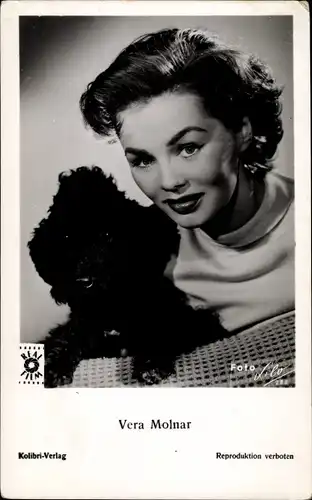Ak Schauspielerin Vera Molnar, Portrait mit Pudel, Real Film