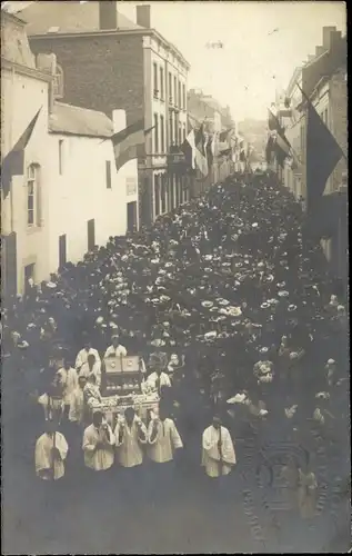 Foto Ak Namur Wallonien, Prozession, Geistliche