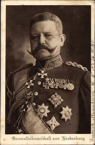 Ak Generalfeldmarschall Paul von Hindenburg, Portrait in Uniform, Orden