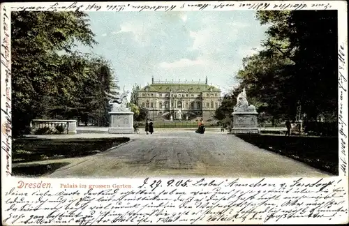 Ak Dresden, Palais im großen Garten, Spaziergänger, Statuen