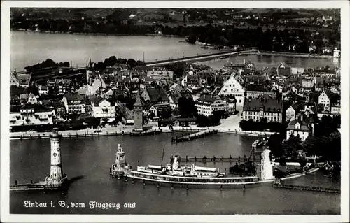 Ak Lindau am Bodensee Schwaben, Ort, Löwe, Dampfer, Luftbild