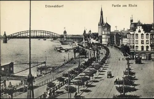 Ak Düsseldorf am Rhein, Partie am Rhein, Giebelhaus, Brücke, Schiffe, Anleger, Promenade