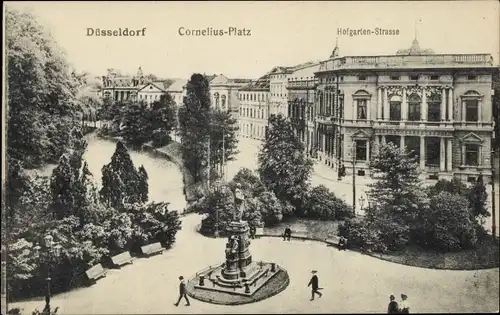 Ak Düsseldorf am Rhein, Cornelius-Platz, Hofgarten-Straße, Denkmal, Passanten