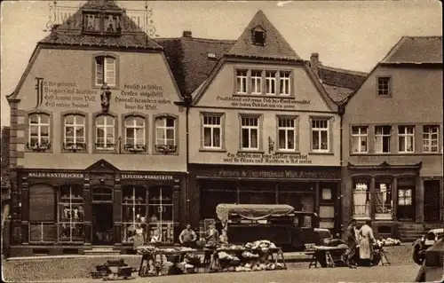 Ak Sankt Wendel Saarland, Häuser mit Bekenntnissprüchen am Domplatz, Marktstände