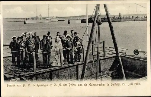Ak Delfzijl Groningen, Bezoek van H. M. de Koningin en Z. H. den Prins, aan de Havenwerken