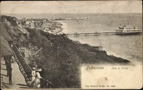 Ak Folkestone Kent England, Lees & Shelter, Blick zur Seebrücke