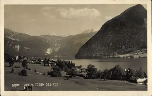 Ak Grundlsee Steiermark, Totalansicht mit Totem Gebirge