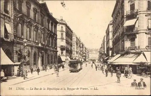 Ak Lyon Rhône, La Rue de la Republique et la Banque de France, Straßenbahn