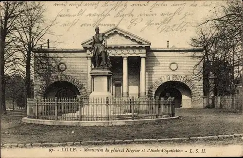 Ak Lille Nord, Statue du General Negrier et Ecole d'Equitation