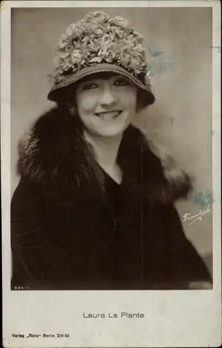 Ak Schauspielerin Laura la Plante, Portrait, Hut