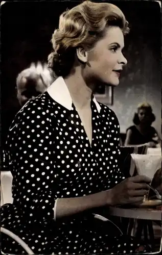 Foto Schauspielerin, Filmszene, Unbekannte Persönlichkeit, Gepunktetes Kleid