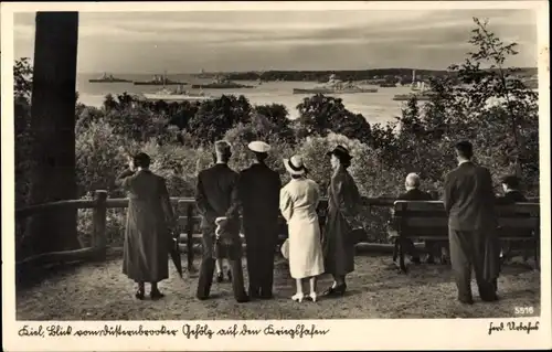 Ak Düsternbrook Kiel, Blick vom Gehölz auf den Kriegshafen