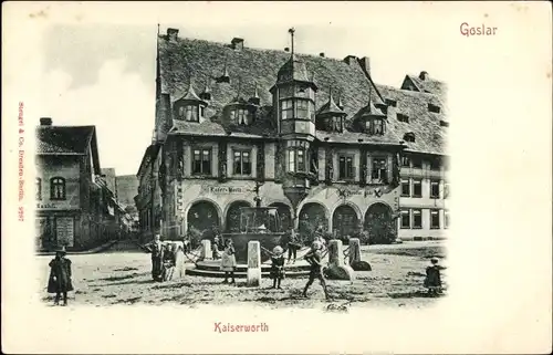 Ak Goslar am Harz, Kaiserworth, Passanten, Brunnen