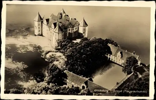 Ak Glücksburg an der Ostsee, Schloss, Fliegeraufnahme