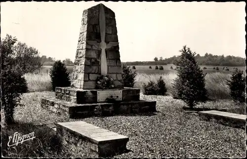 Ak Sivry Courtry Seine et Marne, Monument eleve a la memoire du Lieutenant Americain E. B. Gaston