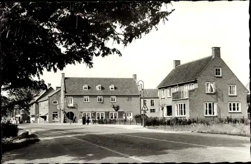 Ak Elst Gelderland, Herv. Pastorie a. d. Rijksweg Nrd