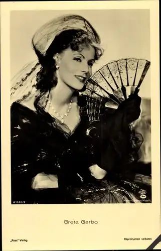 Ak Schauspielerin Greta Garbo, Portrait, Fächer, Ross Verlag A 1001/2