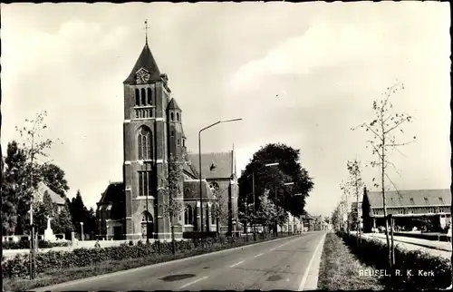 Ak Reusel Nordbrabant, R. K. Kerk, Straßenpartie