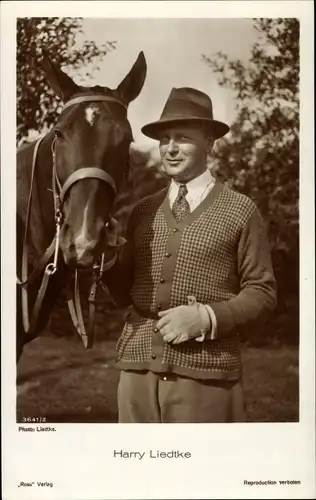Ak Schauspieler Harry Liedtke, Portrait mit Pferd