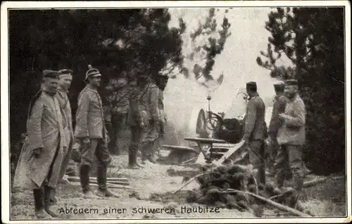 Ak Abfeuern einer schweren Haubitze aus gedeckter Stellung, Deutsche Soldaten, I. WK