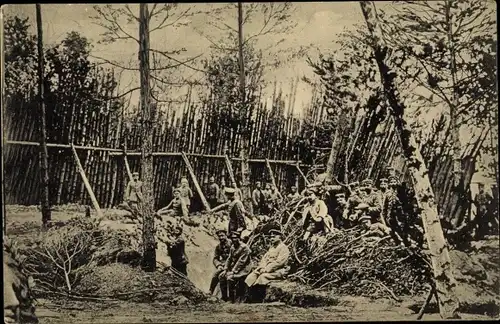 Ak Deutsche Soldaten im Schützengraben, I. WK