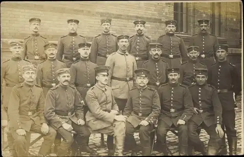 Foto Ak Deutsche Soldaten in Uniformen, Kaiserzeit