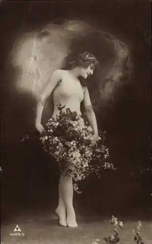 Foto Ak Erotisches Portrait einer Frau, Busen, Blumen