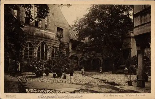 Ak Erfurt in Thüringen, Hof des evangelischen Waisenhauses, Augustinerkloster