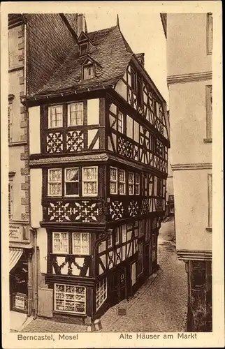 Ak Bernkastel Kues an der Mosel, Alte Häuser am Markt