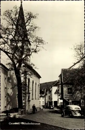 Ak Gemünd Schleiden, Bahnhofstraße, Autos, Kirchturm