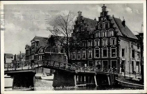 Ak Haarlem Nordholland Niederlande, Gravestenebrug m. oude trapgevels