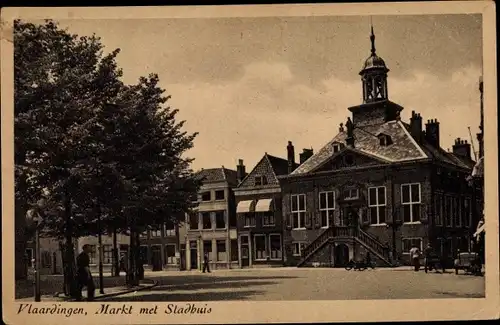 Ak Vlaardingen Südholland, Markt met Stadhuis