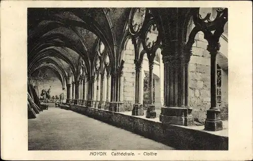 Ak Noyon Oise, Cathédrale, Cloître, Intérieur, colonnade