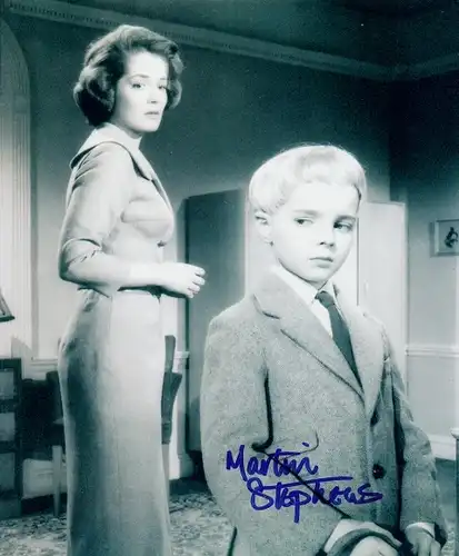 Ak Schauspieler Martin Stephens, Filmszene, Das Dorf der Verdammten, Autogramm