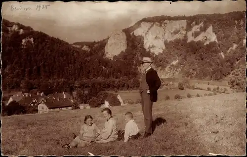 Foto Ak Beuron an der Donau Württemberg, Familie auf einer Wiese, Tante Juli, Elsbeth