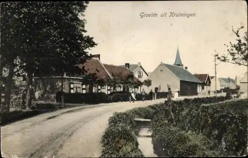 Ak Kruiningen Zeeland Niederlande, Straßenpartie, Häuser, Kirchturm