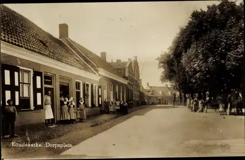 Ak Koudekerke Zeeland, Dorpsplein