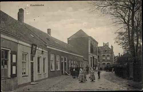 Ak Koudekerke Zeeland, Straßenpartie, Soldaten