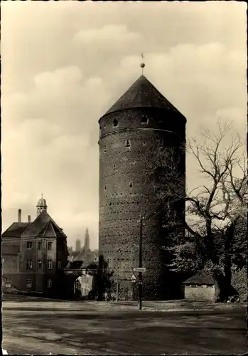 Ak Freiberg in Sachsen, Donatsturm mit Blick zur Altstadt, im Hintergrund der Petriturm