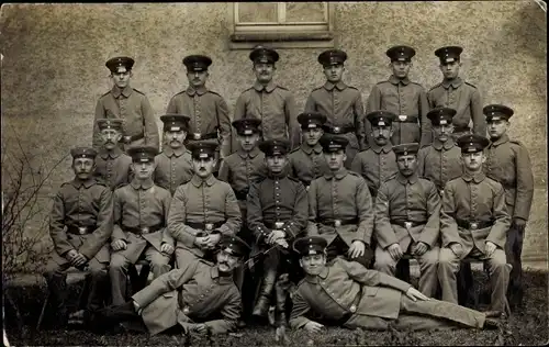 Foto Ak Deutsche Soldaten in Uniform, Gruppenbild, Kaiserzeit