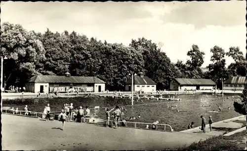 Ak Werdau in Sachsen, Freibad, Badegäste