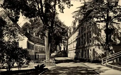 Ak Warmbad Wolkenstein in Sachsen, Wismut-Sanatorium, Kurhaus und Badehaus