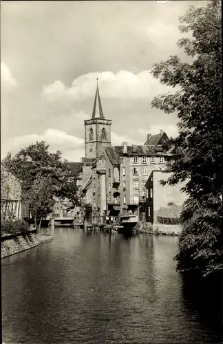 Ak Erfurt in Thüringen, Partie an der Gera, Kirchturm