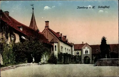 Ak Ilsenburg Harz, Schlosshof mit Kirche