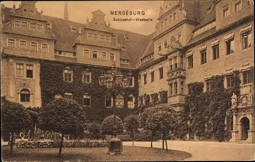 Ak Merseburg an der Saale, Schlosshof, Westseite