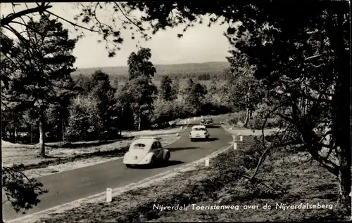 Ak Nijverdal Overijssel Niederlande, Toeristenweg over de Nijverdalseberg, Autos